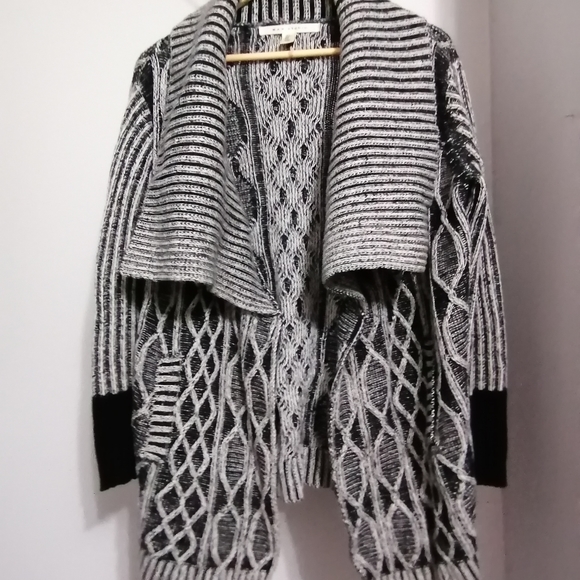 Women's Sweater - Picture 1 of 5